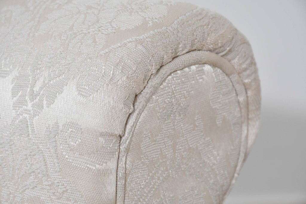 中古　超美品　特注品　国産職人手作り　某上場企業会長邸放出品　上品なダマスク織生地が華やかなドレクセル風の一人掛けソファ2脚　製作費(1脚)約50万円　(R-085796)