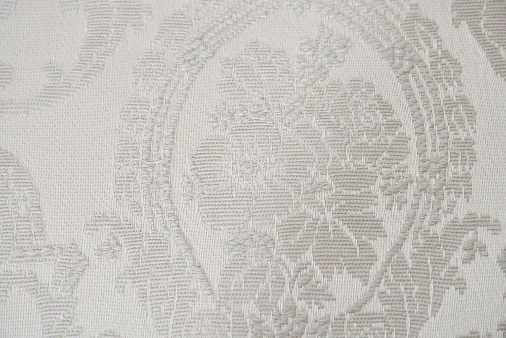 中古　超美品　特注品　国産職人手作り　某上場企業会長邸放出品　上品なダマスク織生地が華やかなドレクセル風の一人掛けソファ2脚　製作費(1脚)約50万円　(R-085796)