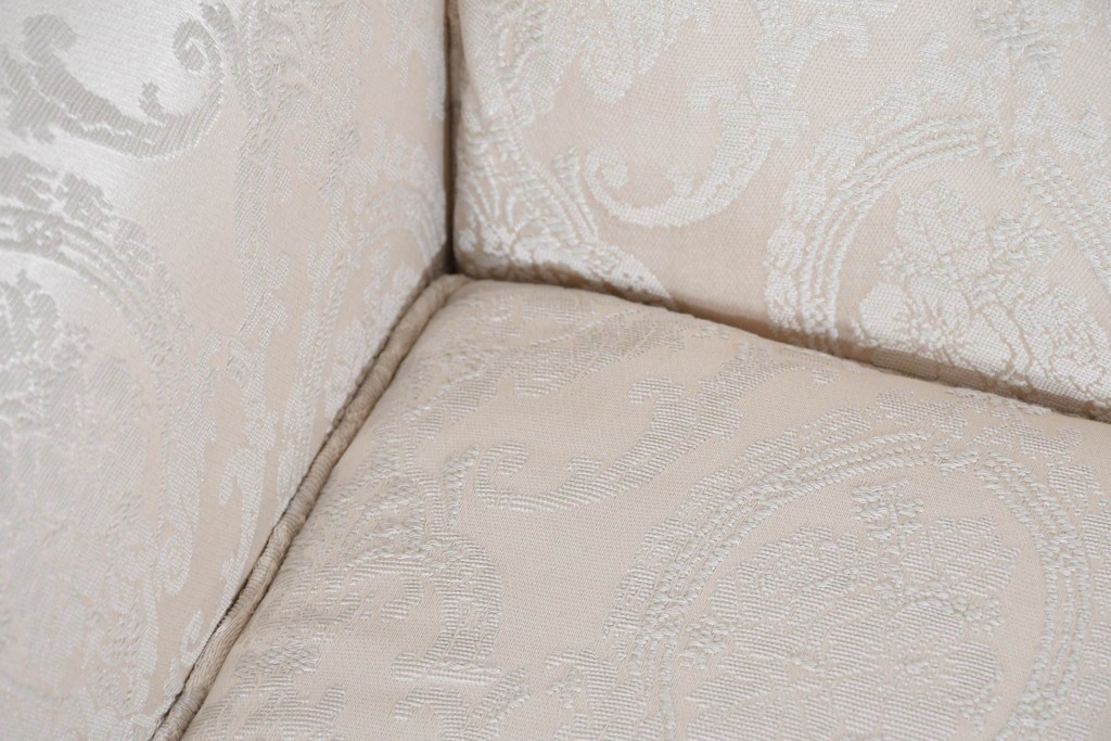 中古　超美品　特注品　国産職人手作り　某上場企業会長邸放出品　上品なダマスク織生地が華やかなドレクセル風の一人掛けソファ2脚　製作費(1脚)約50万円　(R-085796)