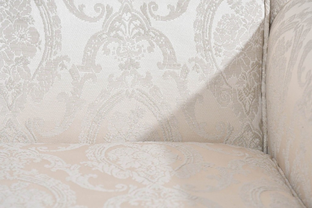 中古　超美品　特注品　国産職人手作り　某上場企業会長邸放出品　上品なダマスク織生地が華やかなドレクセル風の一人掛けソファ2脚　製作費(1脚)約50万円　(R-085796)