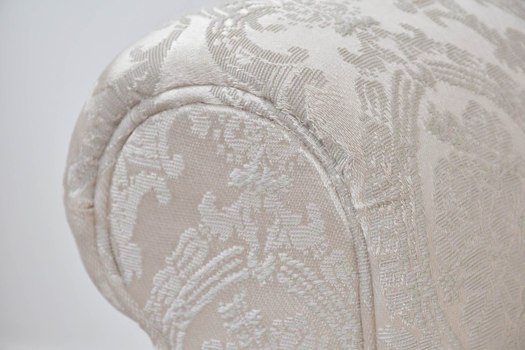 中古　超美品　特注品　国産職人手作り　某上場企業会長邸放出品　上品なダマスク織生地が華やかなドレクセル風の一人掛けソファ2脚　製作費(1脚)約50万円　(R-085796)