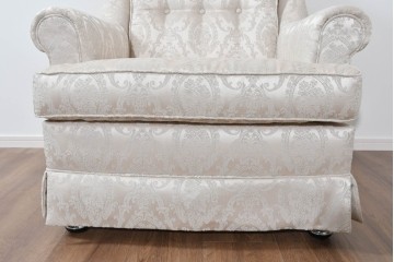 中古　超美品　特注品　国産職人手作り　某上場企業会長邸放出品　上品なダマスク織生地が華やかなドレクセル風の一人掛けソファ2脚　製作費(1脚)約50万円　(R-085796)