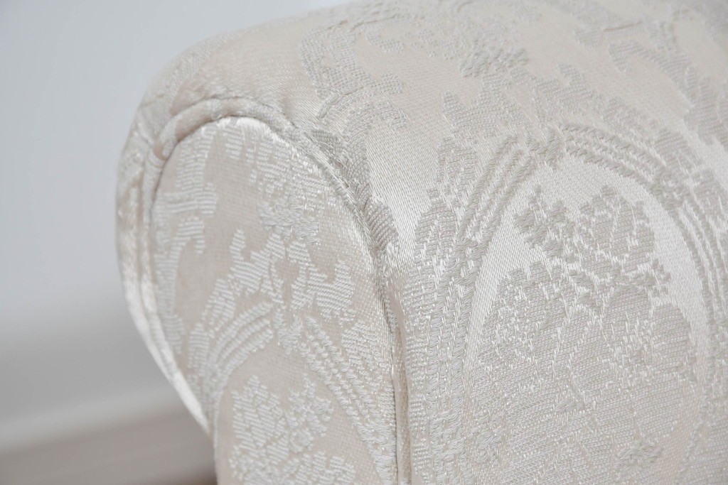 中古　超美品　特注品　国産職人手作り　某上場企業会長邸放出品　上品なダマスク織生地が華やかなドレクセル風の一人掛けソファ2脚　製作費(1脚)約50万円　(R-085796)