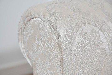 中古　超美品　特注品　国産職人手作り　某上場企業会長邸放出品　上品なダマスク織生地が華やかなドレクセル風の一人掛けソファ2脚　製作費(1脚)約50万円　(R-085796)