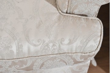 中古　超美品　特注品　国産職人手作り　某上場企業会長邸放出品　上品なダマスク織生地が華やかなドレクセル風の一人掛けソファ2脚　製作費(1脚)約50万円　(R-085796)