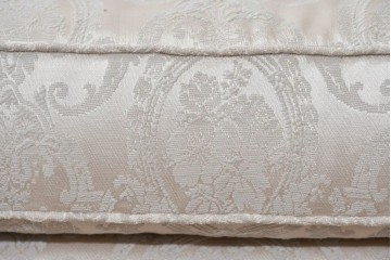 中古　超美品　特注品　国産職人手作り　某上場企業会長邸放出品　上品なダマスク織生地が華やかなドレクセル風の一人掛けソファ2脚　製作費(1脚)約50万円　(R-085796)