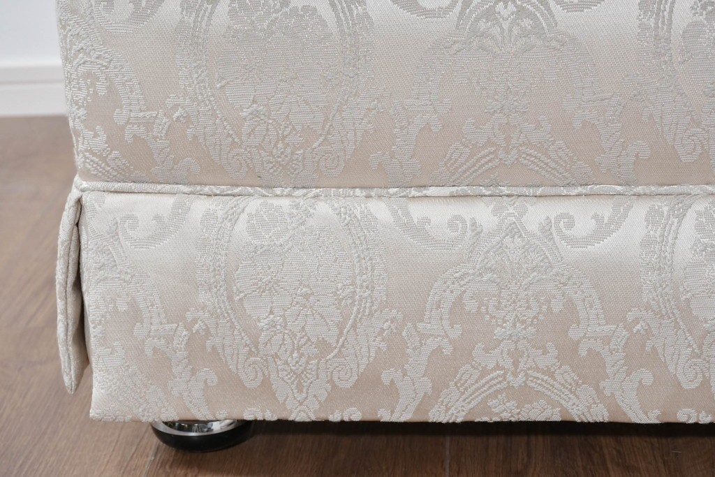 中古　超美品　特注品　国産職人手作り　某上場企業会長邸放出品　上品なダマスク織生地が華やかなドレクセル風の一人掛けソファ2脚　製作費(1脚)約50万円　(R-085796)