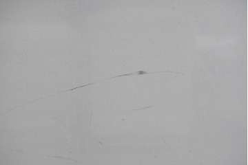 中古　国産　特注オーダー品　アイアンフレーム　曲線装飾がお部屋のアクセントになる縦型ショーケース　(R-085798)