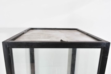 中古　国産　特注オーダー品　アイアンフレーム　曲線装飾がお部屋のアクセントになる縦型ショーケース　(R-085798)