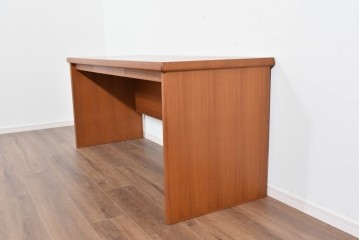 和製ヴィンテージ　温かな色味のチーク材を使った引き出し付きのシンプルなワークデスク　(R-085799)