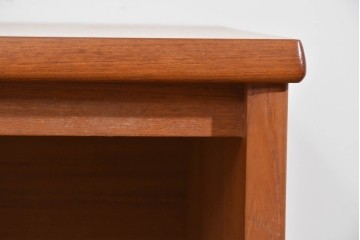 和製ヴィンテージ　温かな色味のチーク材を使った引き出し付きのシンプルなワークデスク　(R-085799)