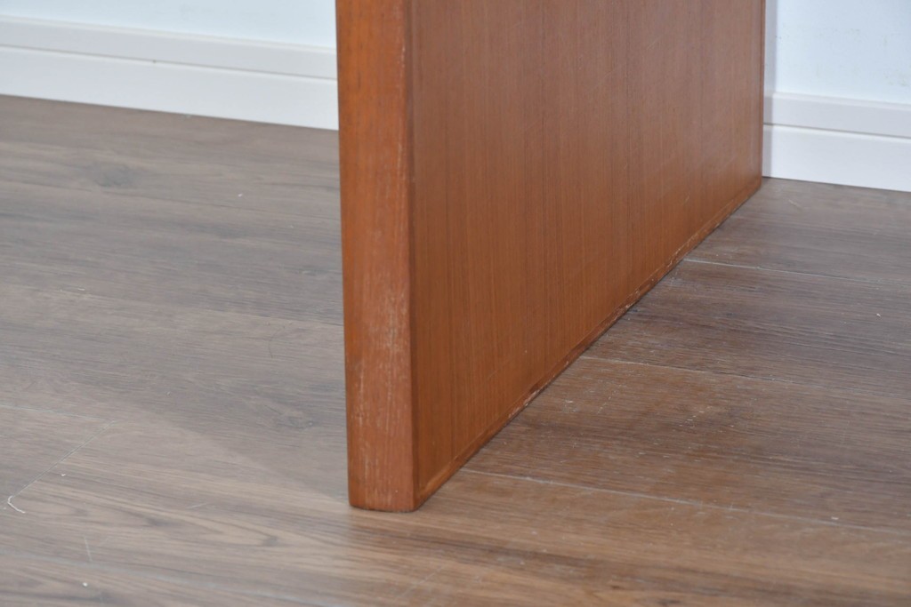 和製ヴィンテージ　温かな色味のチーク材を使った引き出し付きのシンプルなワークデスク　(R-085799)