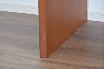 和製ヴィンテージ　温かな色味のチーク材を使った引き出し付きのシンプルなワークデスク　(R-085799)