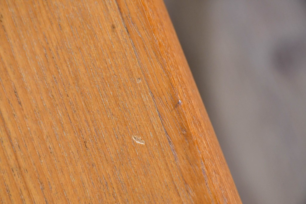 和製ヴィンテージ　温かな色味のチーク材を使った引き出し付きのシンプルなワークデスク　(R-085799)