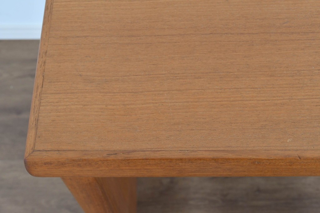 和製ヴィンテージ　温かな色味のチーク材を使った引き出し付きのシンプルなワークデスク　(R-085799)