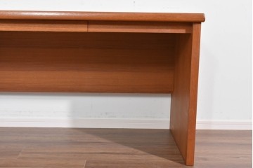 和製ヴィンテージ　温かな色味のチーク材を使った引き出し付きのシンプルなワークデスク　(R-085799)