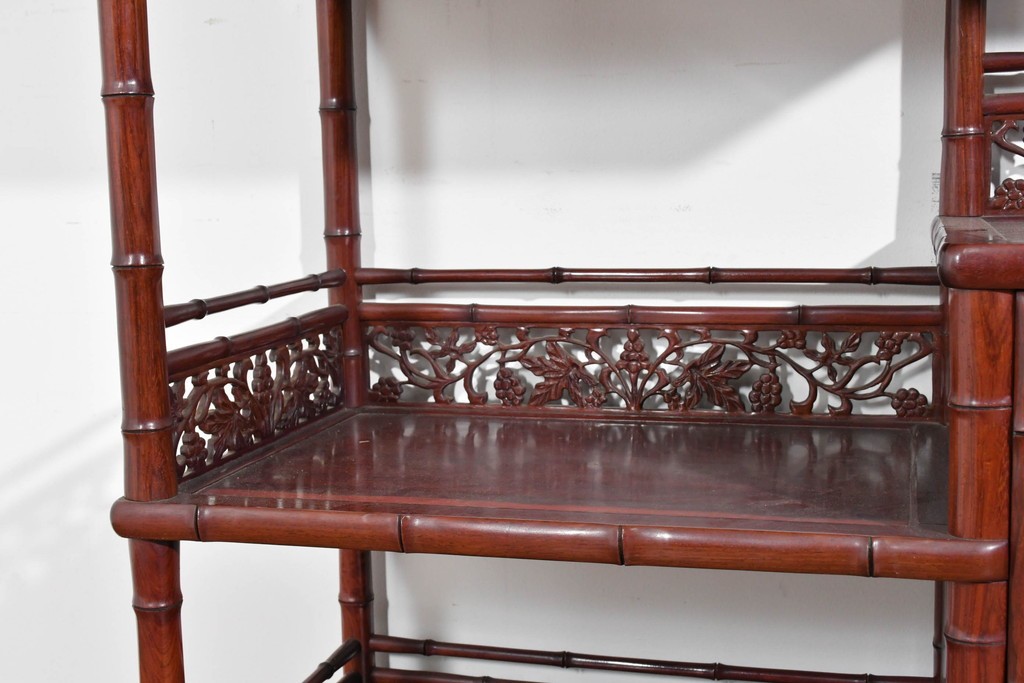 和製ヴィンテージ　上手物!!　花梨(カリン)材　繊細な彫刻が美しい茶棚　(R-085800)