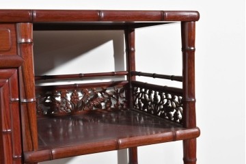 和製ヴィンテージ　上手物!!　花梨(カリン)材　繊細な彫刻が美しい茶棚　(R-085800)