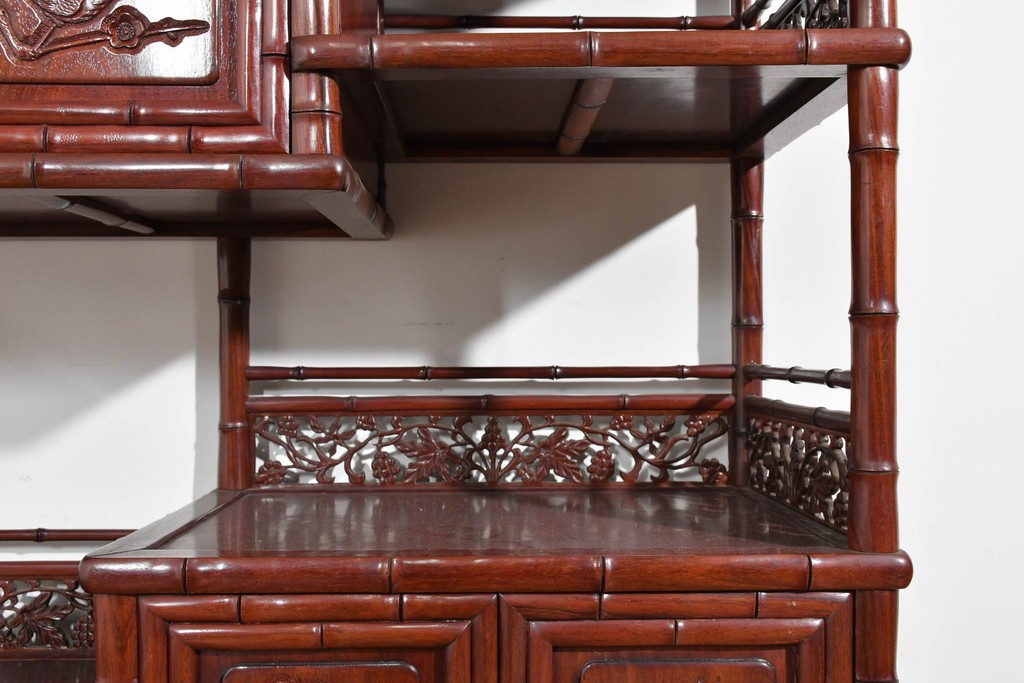 和製ヴィンテージ　上手物!!　花梨(カリン)材　繊細な彫刻が美しい茶棚　(R-085800)