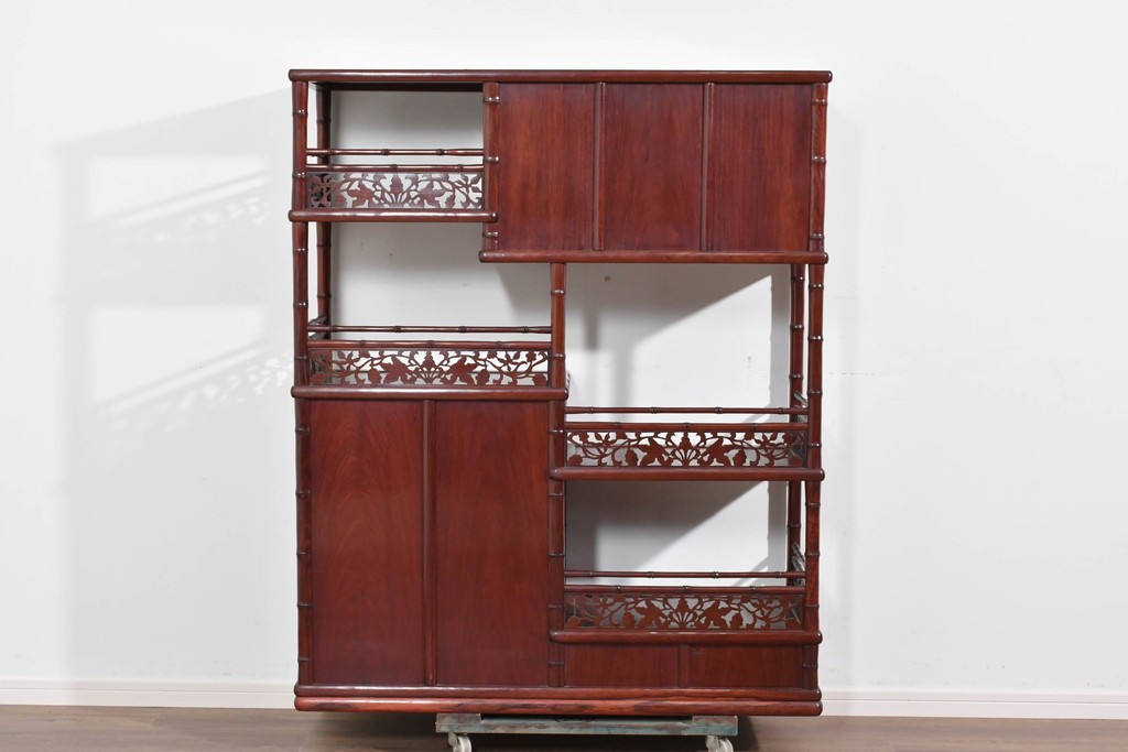 和製ヴィンテージ　上手物!!　花梨(カリン)材　繊細な彫刻が美しい茶棚　(R-085800)