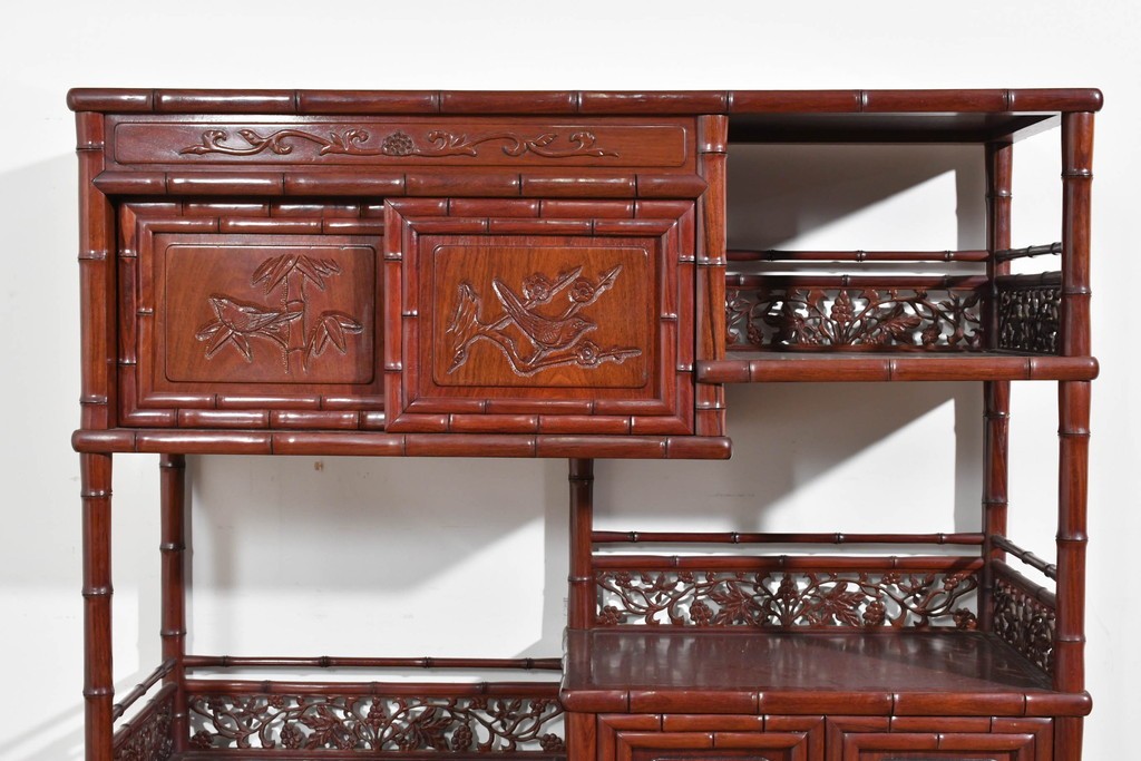 和製ヴィンテージ　上手物!!　花梨(カリン)材　繊細な彫刻が美しい茶棚　(R-085800)