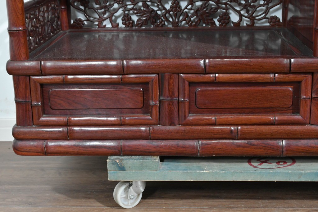 和製ヴィンテージ　上手物!!　花梨(カリン)材　繊細な彫刻が美しい茶棚　(R-085800)