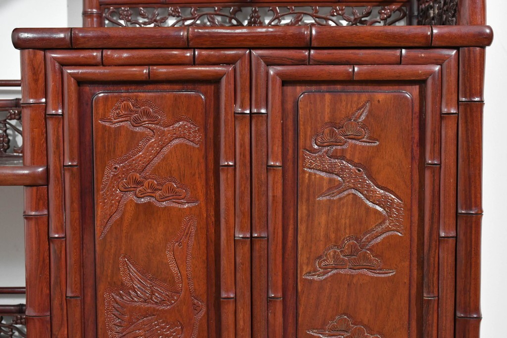 和製ヴィンテージ　上手物!!　花梨(カリン)材　繊細な彫刻が美しい茶棚　(R-085800)