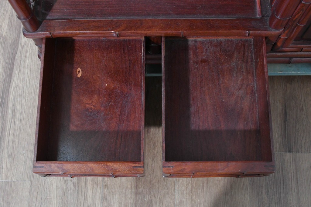 和製ヴィンテージ　上手物!!　花梨(カリン)材　繊細な彫刻が美しい茶棚　(R-085800)