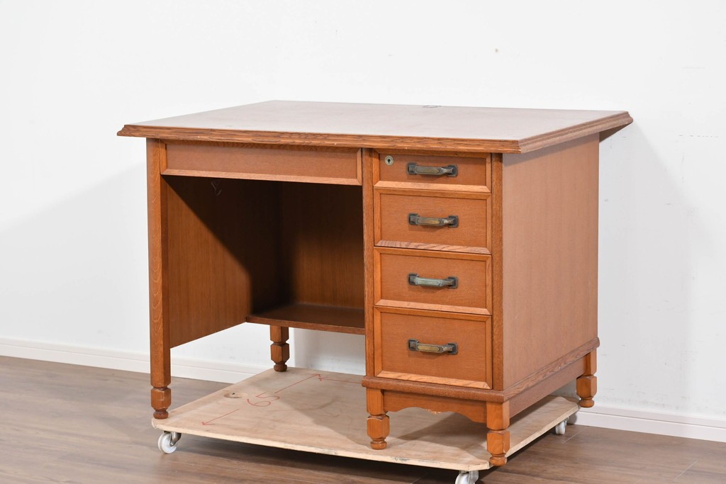 和製ヴィンテージ　オーク材　木肌が美しく上品な片袖机　(R-085801)