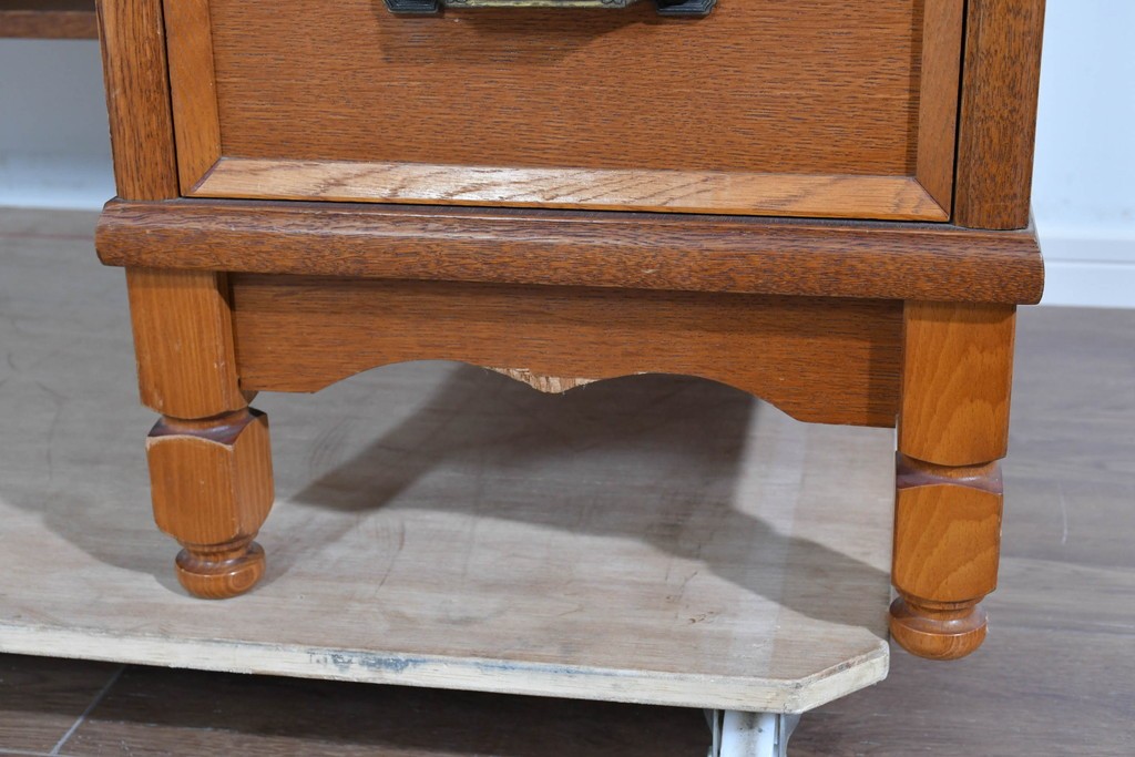 和製ヴィンテージ　オーク材　木肌が美しく上品な片袖机　(R-085801)