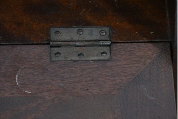 中古　松本民芸家具　A型座ビューロー　重厚な意匠のライティングビューロー　定価約30万円　(R-085802)