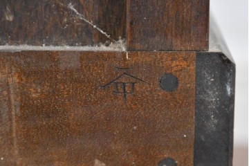 中古　松本民芸家具　A型座ビューロー　重厚な意匠のライティングビューロー　定価約30万円　(R-085802)