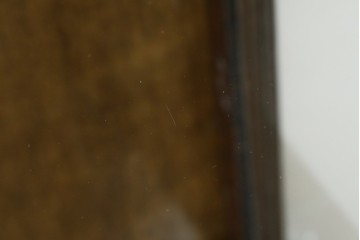 イギリスアンティーク　希少な小振りサイズ　Lloyd’s Antiques(ロイズアンティークス)　曲線装飾が優雅なキャビネット　(R-085804)