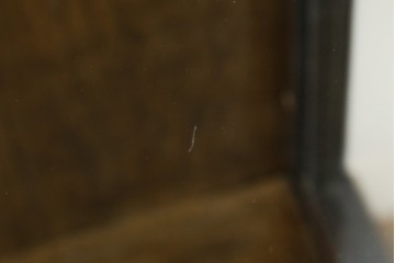 イギリスアンティーク　希少な小振りサイズ　Lloyd’s Antiques(ロイズアンティークス)　曲線装飾が優雅なキャビネット　(R-085804)