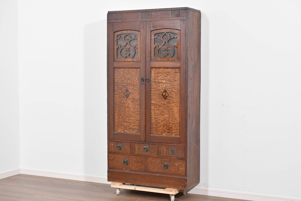 和製アンティーク　タモ材　迫力のある杢目と透かし彫りが魅力のブックケース　(R-085806)