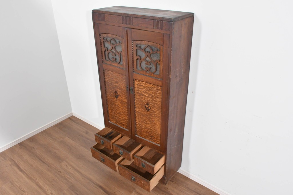 和製アンティーク　タモ材　迫力のある杢目と透かし彫りが魅力のブックケース　(R-085806)