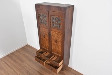 和製アンティーク　タモ材　迫力のある杢目と透かし彫りが魅力のブックケース　(R-085806)