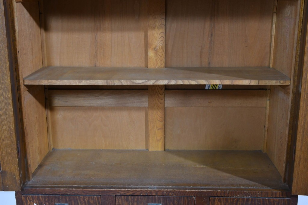 和製アンティーク　タモ材　迫力のある杢目と透かし彫りが魅力のブックケース　(R-085806)