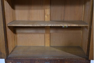 和製アンティーク　タモ材　迫力のある杢目と透かし彫りが魅力のブックケース　(R-085806)