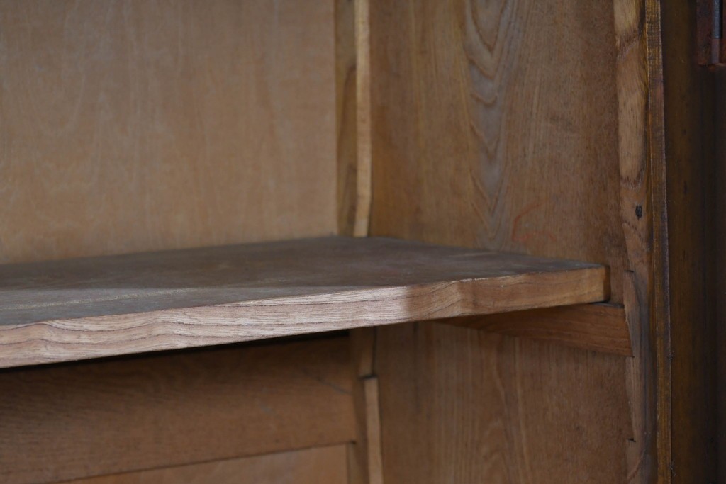 和製アンティーク　タモ材　迫力のある杢目と透かし彫りが魅力のブックケース　(R-085806)