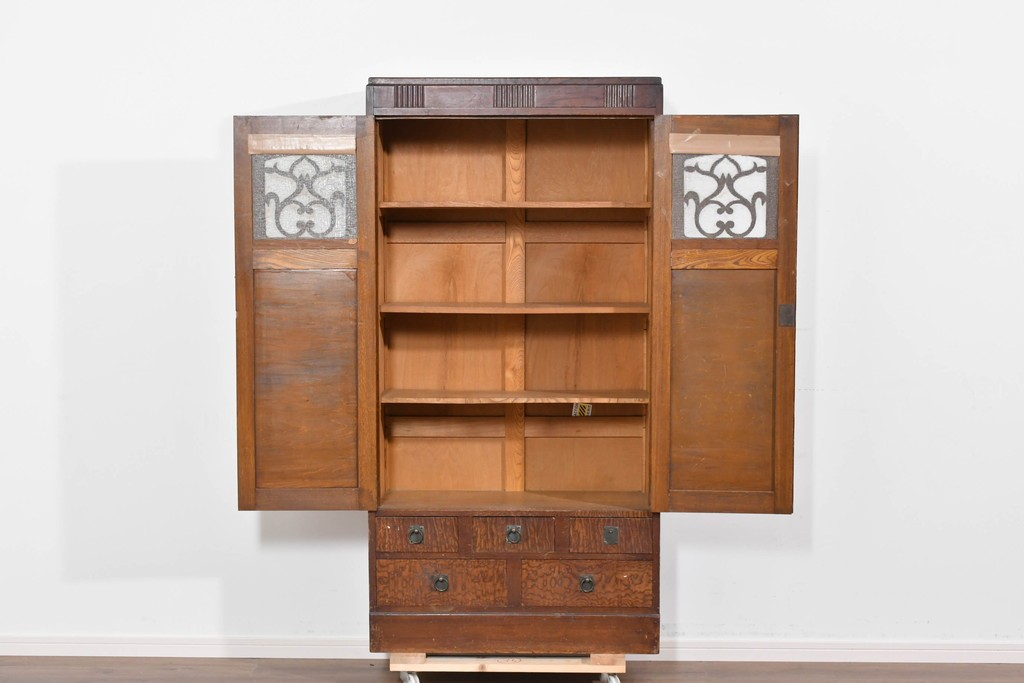 和製アンティーク　タモ材　迫力のある杢目と透かし彫りが魅力のブックケース　(R-085806)