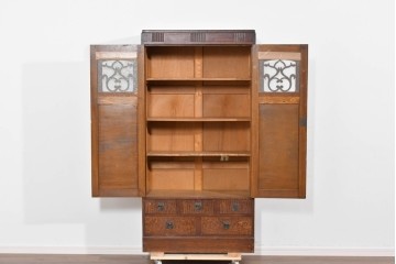 和製アンティーク　タモ材　迫力のある杢目と透かし彫りが魅力のブックケース　(R-085806)