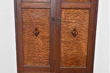 和製アンティーク　タモ材　迫力のある杢目と透かし彫りが魅力のブックケース　(R-085806)