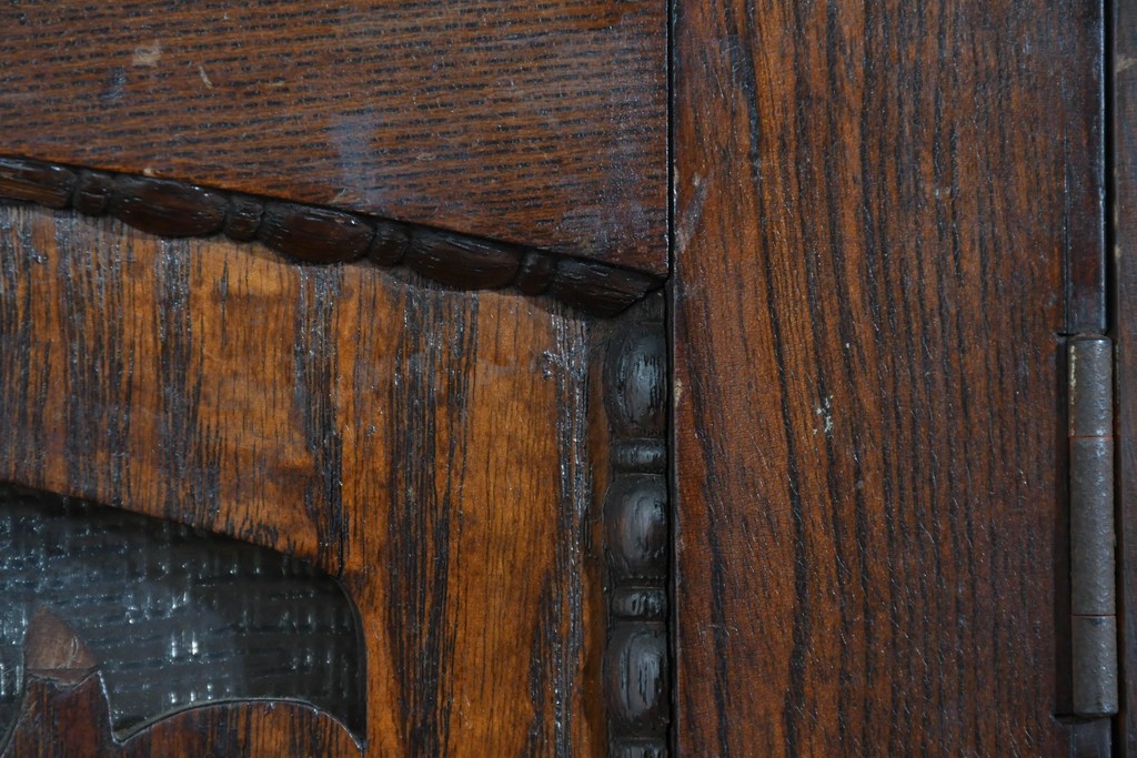 和製アンティーク　タモ材　迫力のある杢目と透かし彫りが魅力のブックケース　(R-085806)