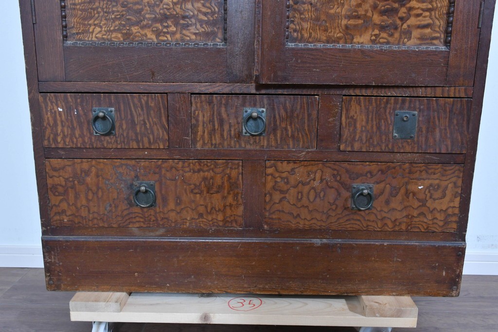 和製アンティーク　タモ材　迫力のある杢目と透かし彫りが魅力のブックケース　(R-085806)