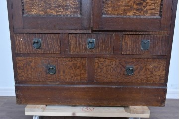 和製アンティーク　タモ材　迫力のある杢目と透かし彫りが魅力のブックケース　(R-085806)