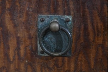 和製アンティーク　タモ材　迫力のある杢目と透かし彫りが魅力のブックケース　(R-085806)