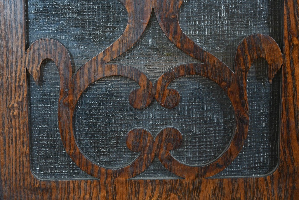 和製アンティーク　タモ材　迫力のある杢目と透かし彫りが魅力のブックケース　(R-085806)