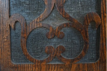 和製アンティーク　タモ材　迫力のある杢目と透かし彫りが魅力のブックケース　(R-085806)