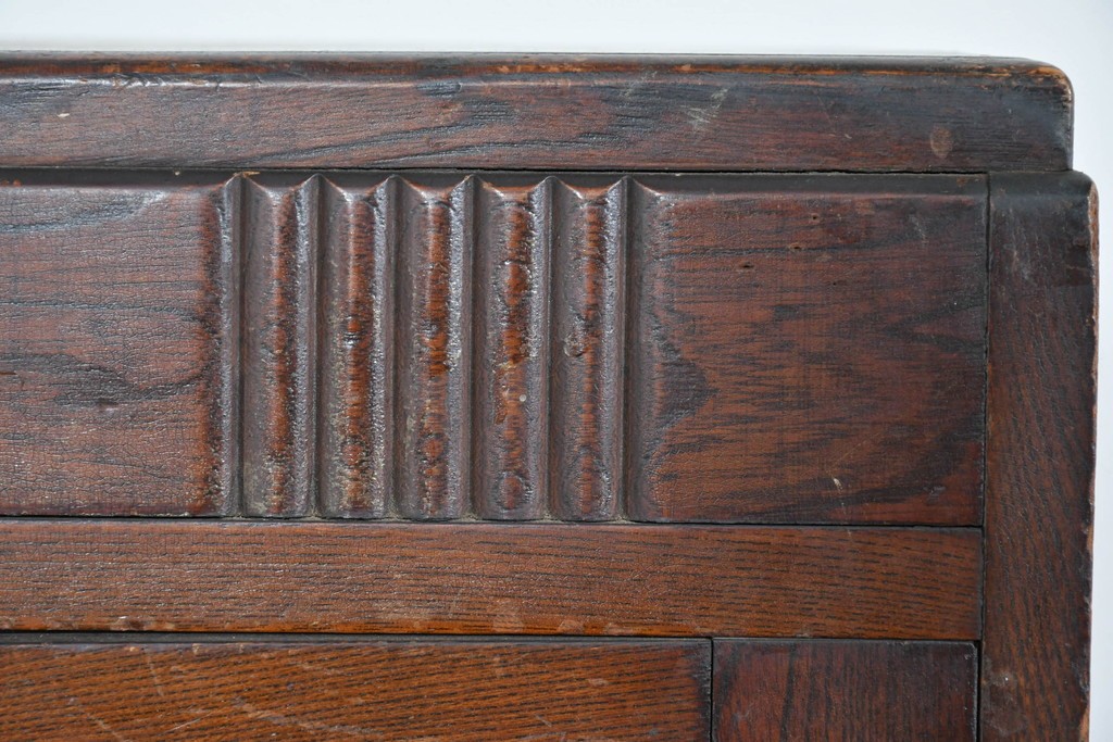 和製アンティーク　タモ材　迫力のある杢目と透かし彫りが魅力のブックケース　(R-085806)